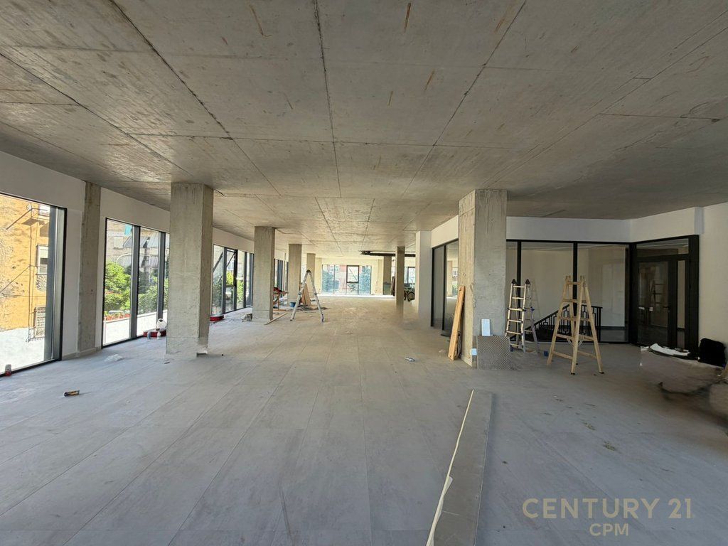 AMBIENT 358.5 METRA OPEN SPACE BUZE RRUGES BARRIKADAVE PER QIRA!