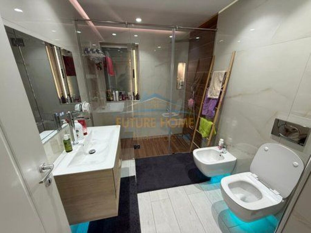 For sale, Apartment 3+1+2+Garage+Storage, Dry Lake, Tirana