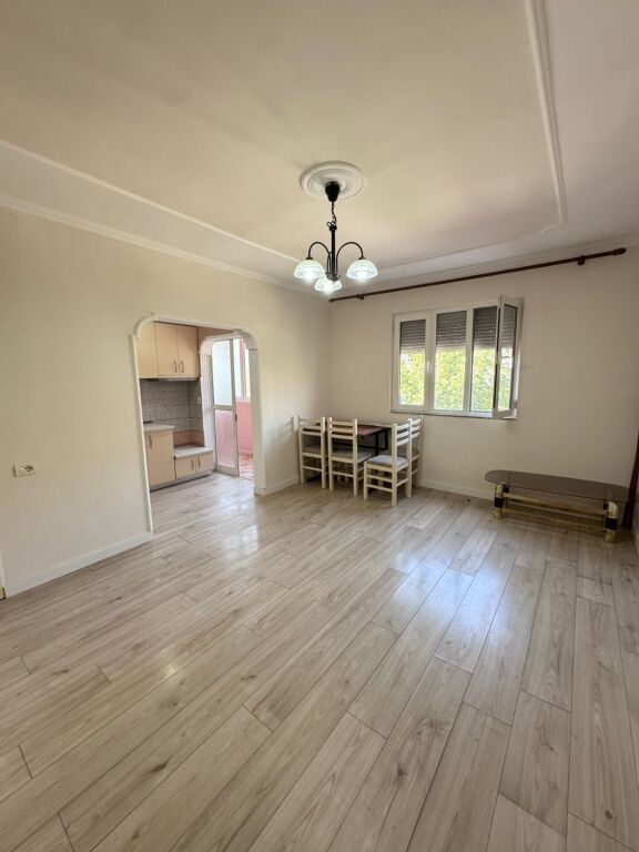 🏡 Appartamento 1+1 in Vendita in Via Irfan Tomini