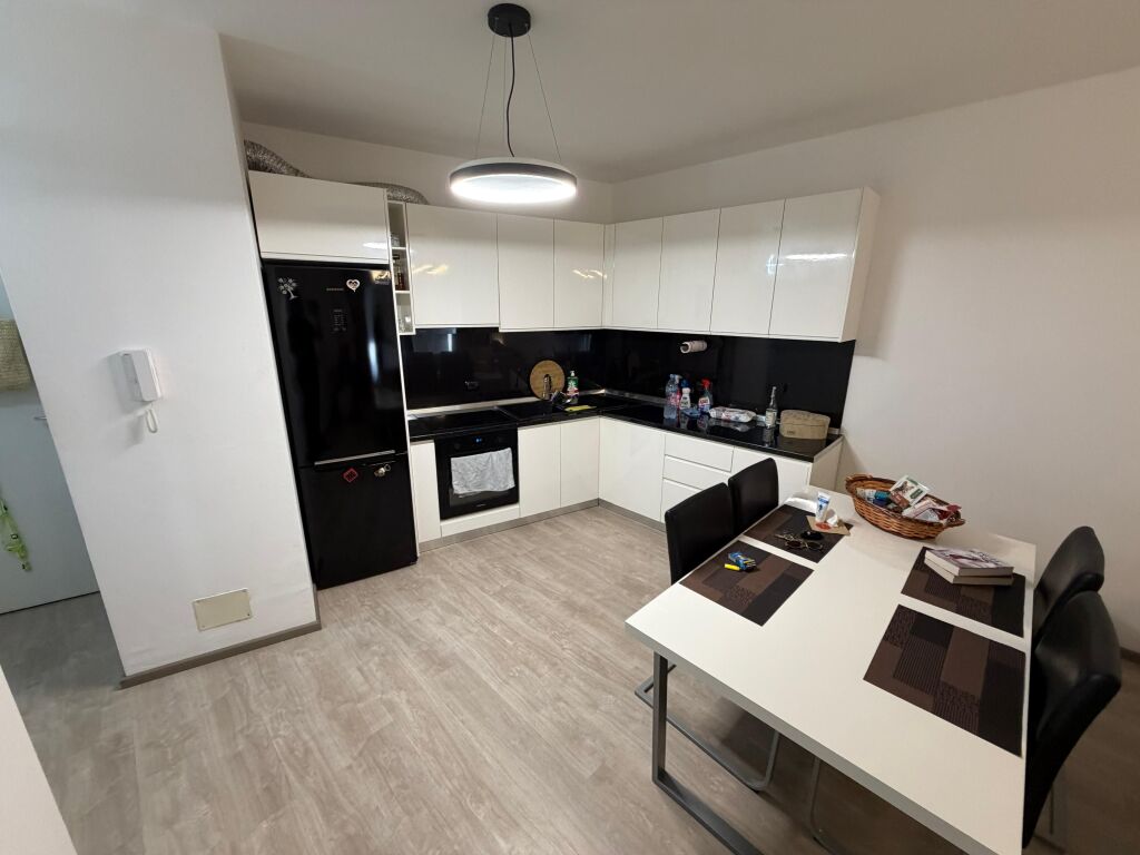 Jepet me qira apartamet 1+1 tek 21 Dhjetori