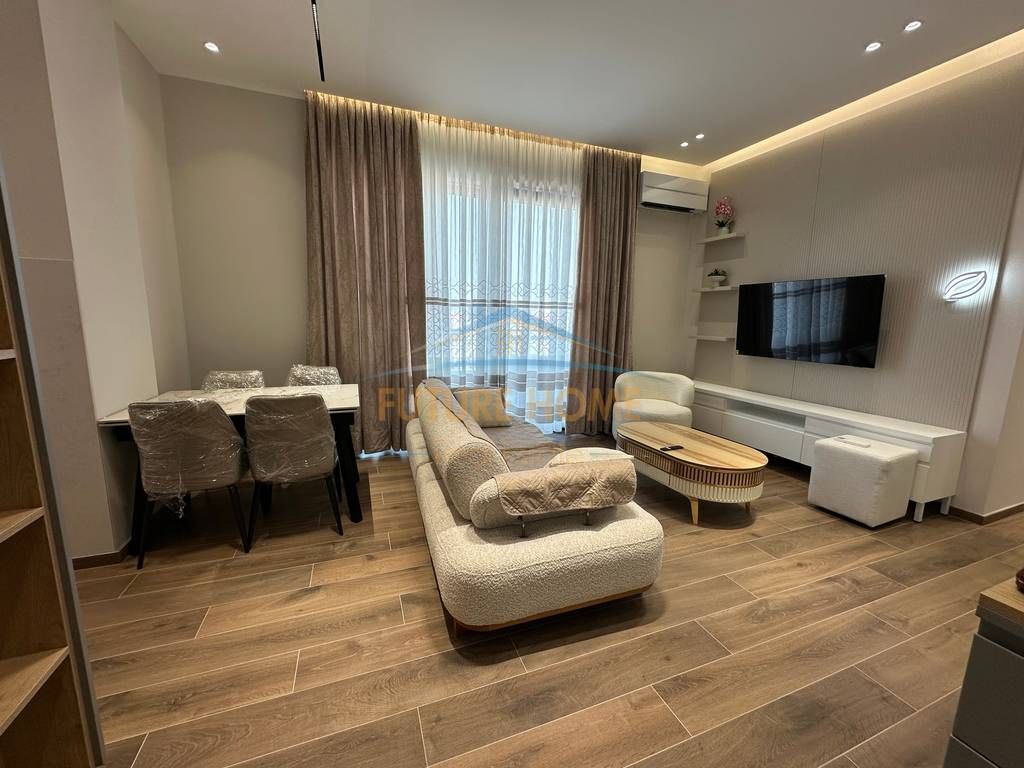 Qera ,Apartament 2+1 + Verande + Parking !!
