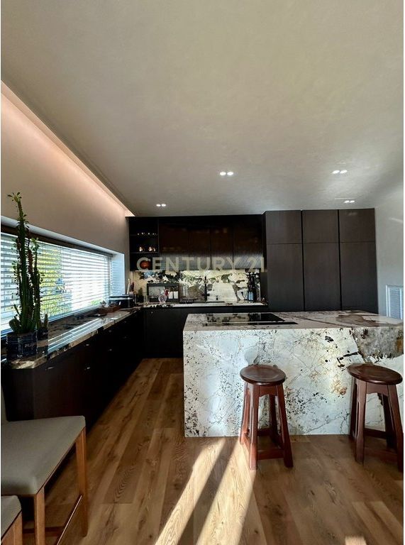 UNIQUE PENTHOUSE FOR SALE IN THE HEART OF THE FORMER BLOK Exclusive Penthouse – A New Standard of Luxurious Living!