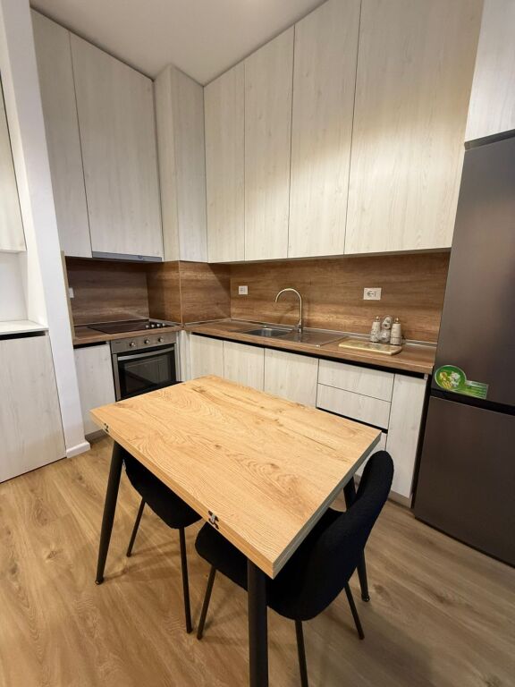 Apartament - Për Qira - Kompleksi Mangalem