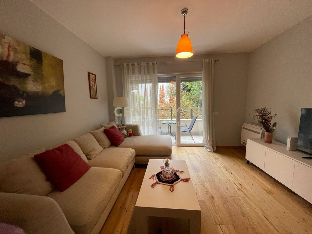 Jepet me qira Apartament Elegant 1+1 me Parkim vetëm 2 Minuta nga TEG EAST143210