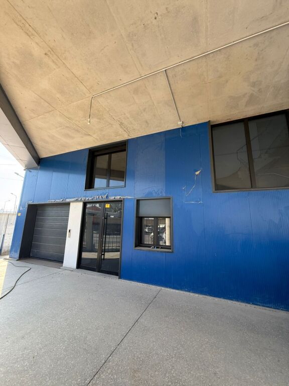 🏢 Edificio Commerciale in Affitto – Autostrada Tirana–Durazzo (vicino alla Dogana)