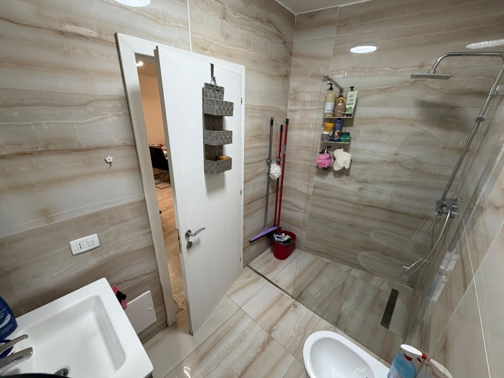 Jepet me qira apartamet 1+1 tek 21 Dhjetori