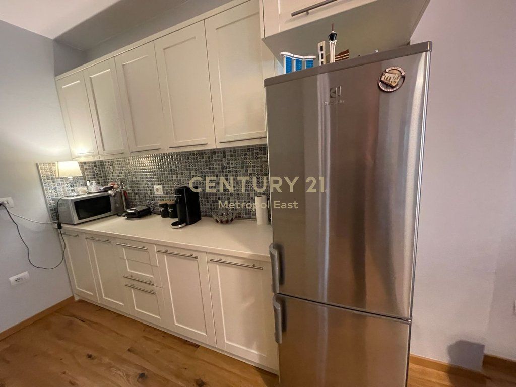 Jepet me qira Apartament Elegant 1+1 me Parkim vetëm 2 Minuta nga TEG