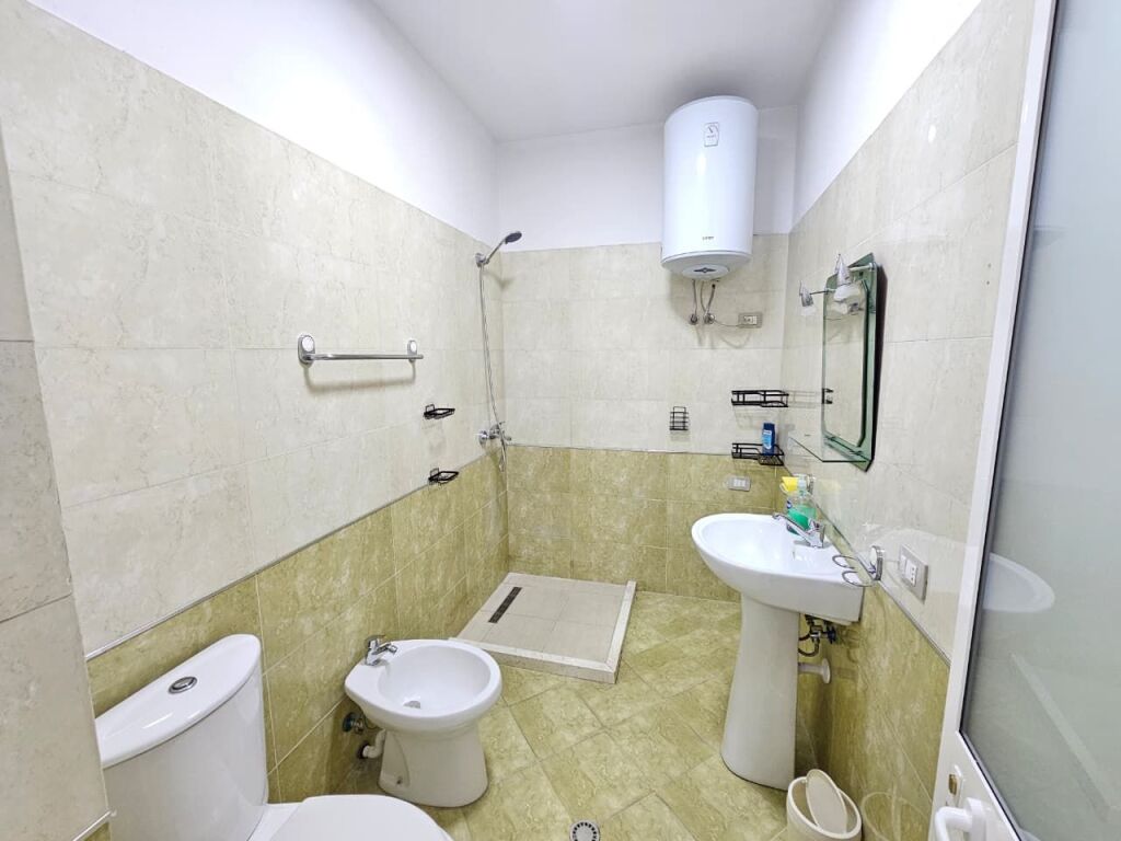 Tirane, appartamento 2+1 in affitto, 700 €, vicino alla Facoltà di Scienze Naturali