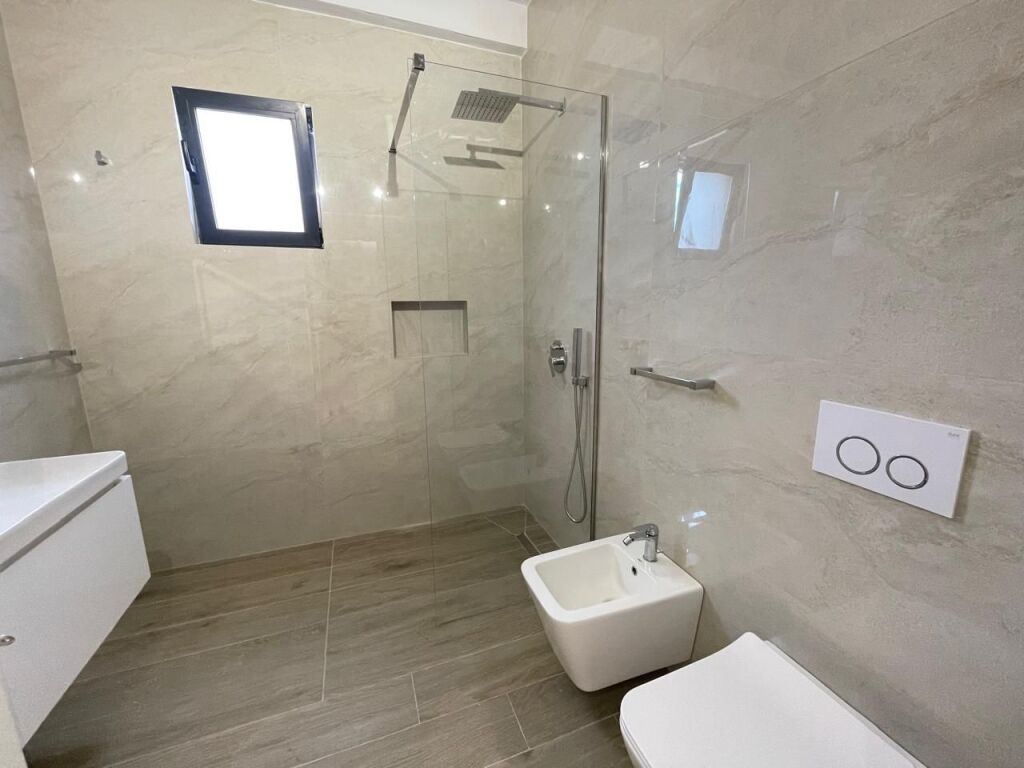 Luxe Apartament 2+1 me qira në Vlorë