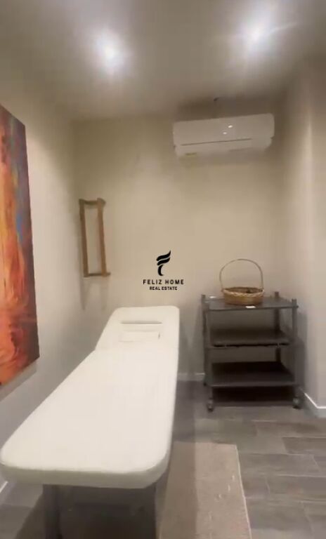 SHOP FOR RENT 140 M2 JORDAN MISJA 200,000 LEKE FH-79784
