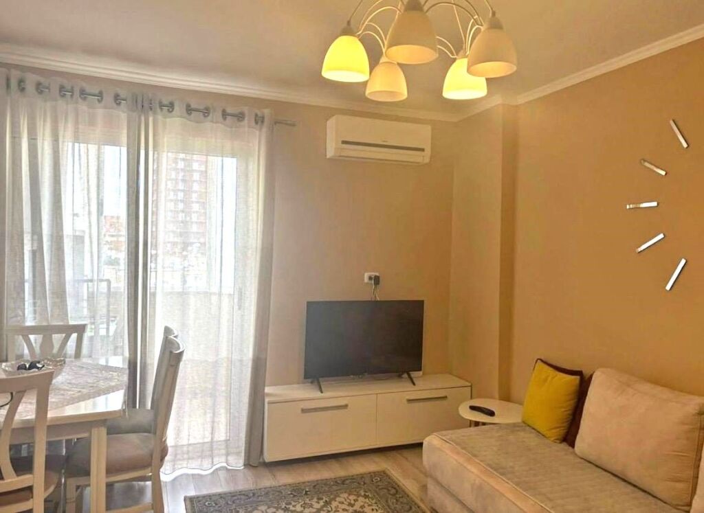 JEPET ME QERA APARTAMENT 1+1 NE 21 DHJETOR , 600 EURO