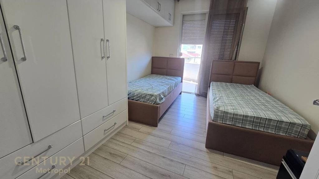 We rent a 2+1 apartment in Fresk, at the beginning of Dalip Topi street!
