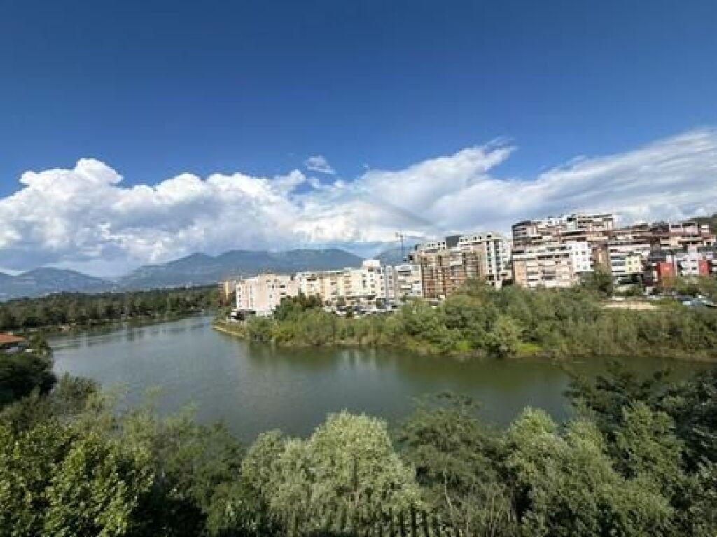 Shitet, Apartament 2+1+2, Liqeni i Thatë,Tiranë