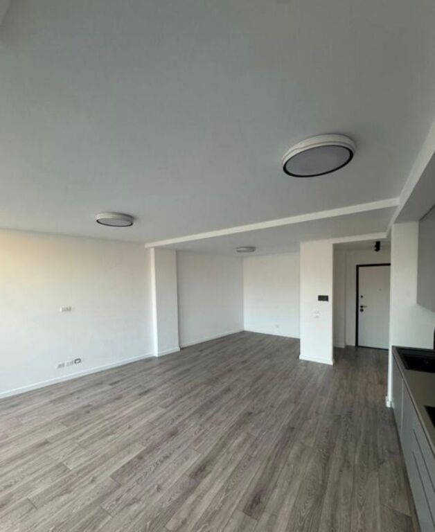 Lake View Residence – Zyrë 2+1 me Qira