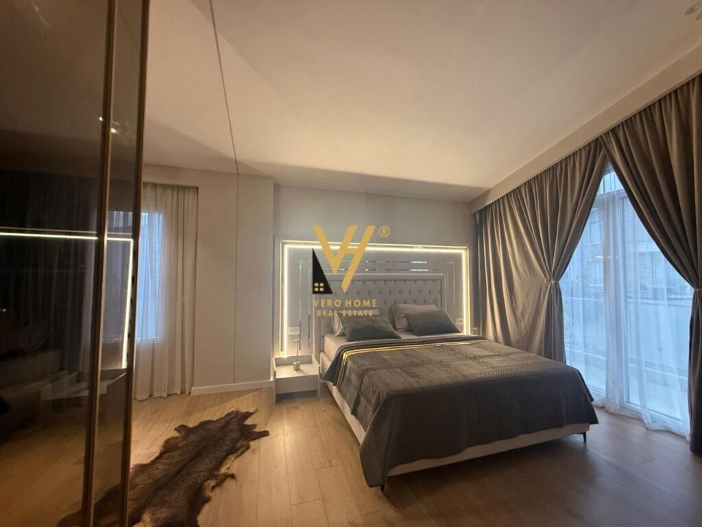 VILLA DI LUSSO SU TRE PIANI IN AFFITTO A TEG 6.500 EURO
