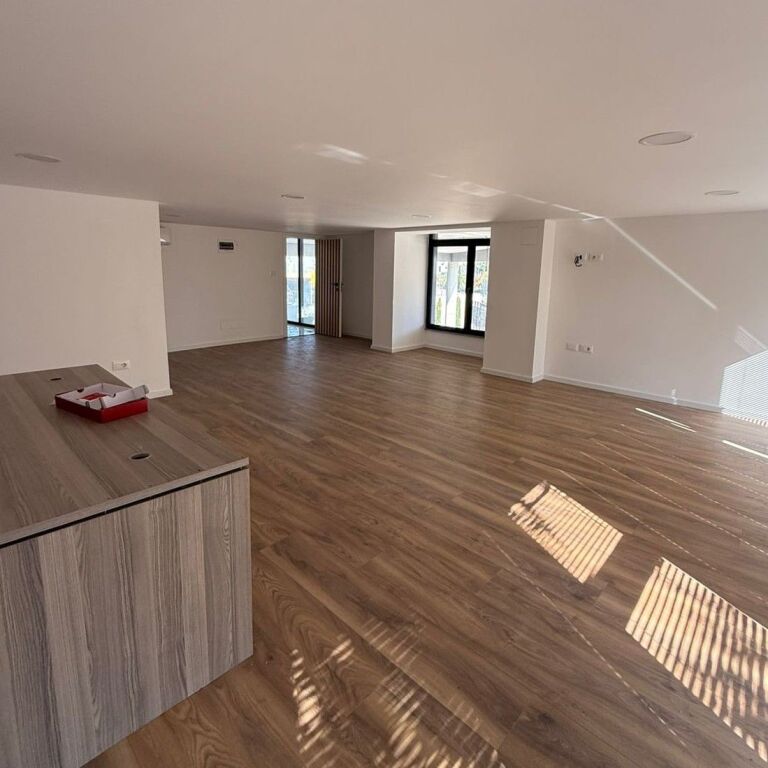 🏢✨ Edificio Commerciale in Affitto – Autostrada Tirana–Durazzo, vicino alla Dogana ✨🏢