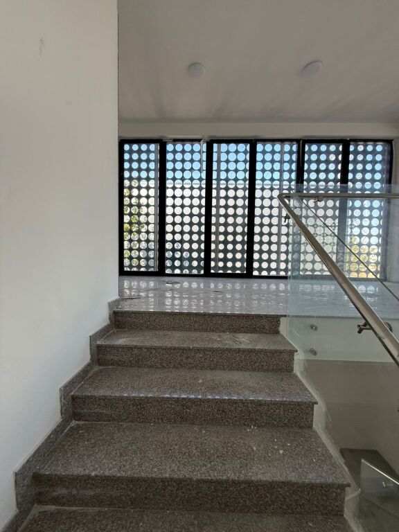 🏢 Edificio Commerciale in Affitto – Autostrada Tirana–Durazzo (vicino alla Dogana)