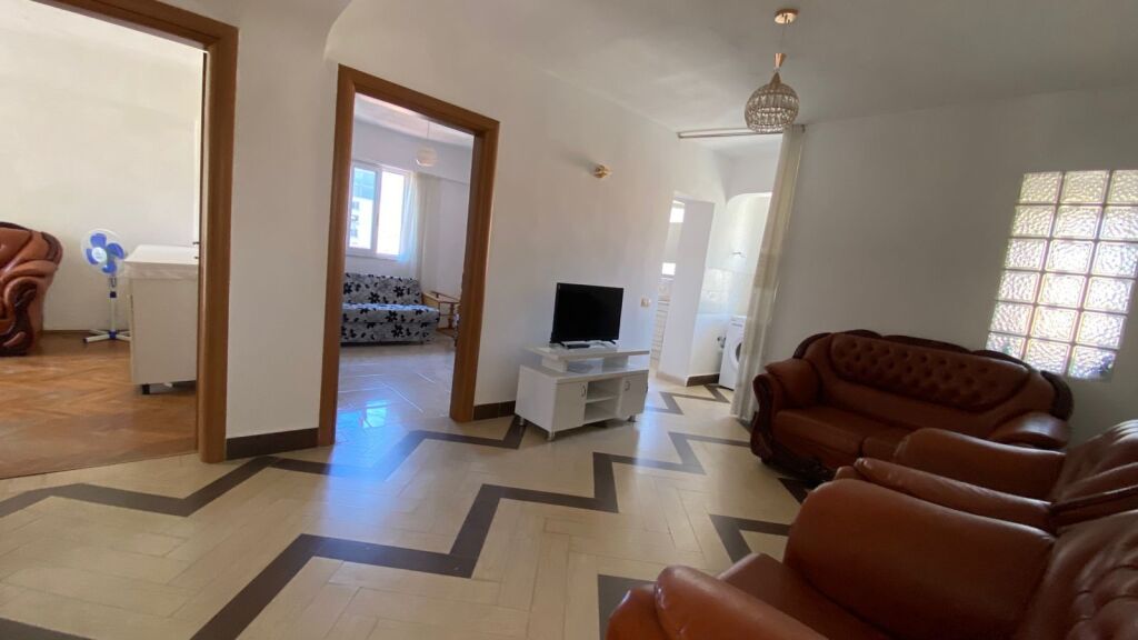 VENDESI APPARTAMENTO 3+1 PALAZZO ESISTENTE, TASSE CENTRO DURRES 120000 EURO
