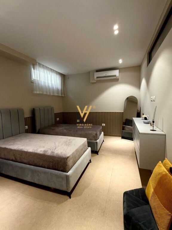 VILLA DI LUSSO SU TRE PIANI IN AFFITTO A TEG 6.500 EURO