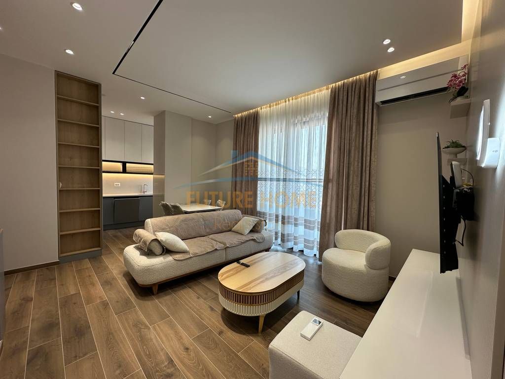 Qera ,Apartament 2+1 + Verande + Parking !!