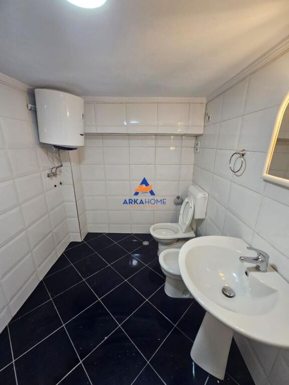 VENDESI APPARTAMENTO DUPLEX 132M2 "VIA CONFERENZA DI PEZA MISTO MAME" 238700 EURO