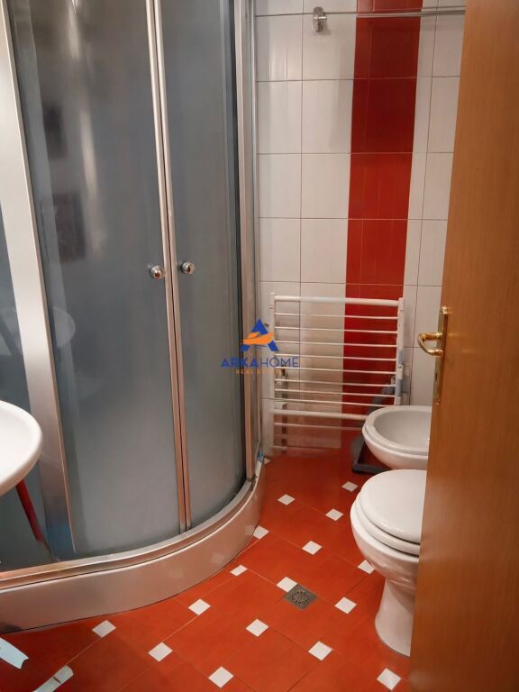 JEPET ME QERA GARSONIERE 35 M2 "TE RRUGA E DURRESIT" 50.000 LEKE