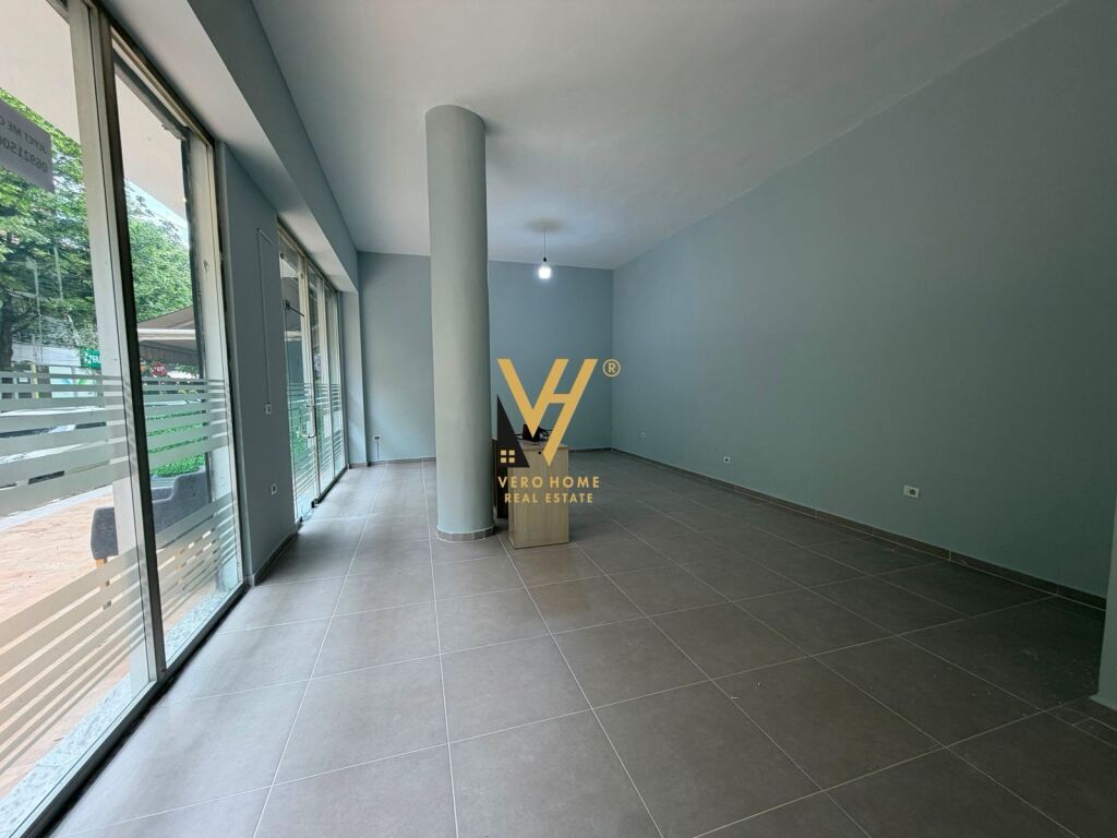 SHOP FOR RENT 40 M2 FROM IRFAN TOMINI 50,000 LEKE
