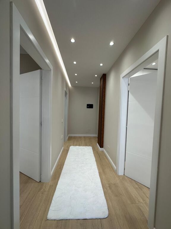 Vendesi in vendita 2+1+2 a Astir