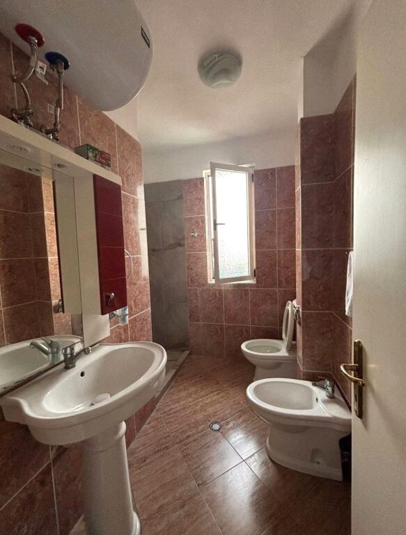 JEPET ME QERA APARTAMENT 1+1 NE 21 DHJETOR , 600 EURO