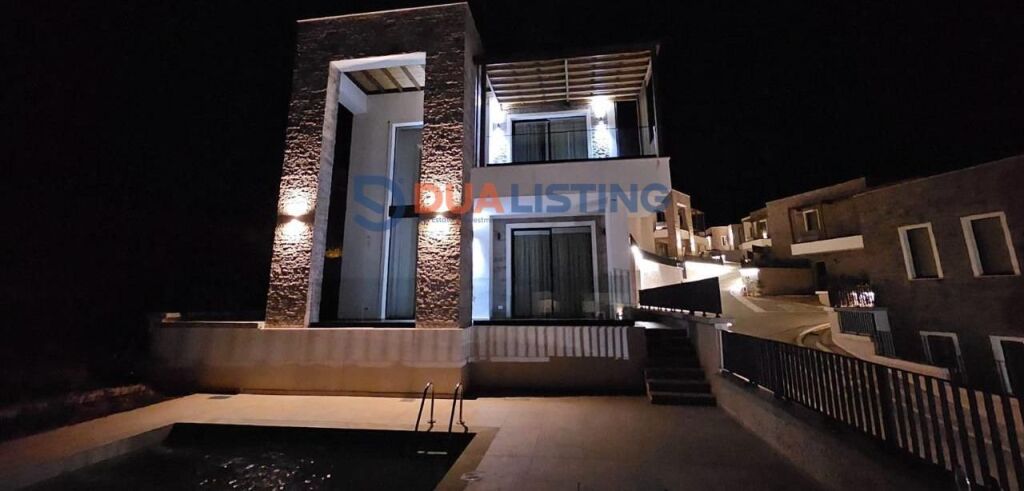 Individual villa with swimming pool for sale, in Drimadhë.
