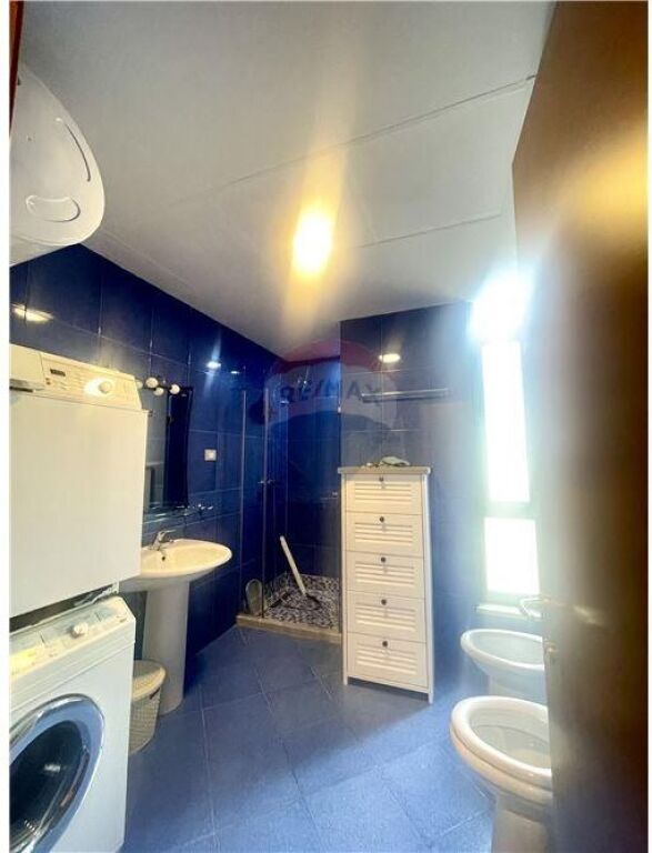 Apartament 3+1+3+Parkim me qera Liqeni Artificial