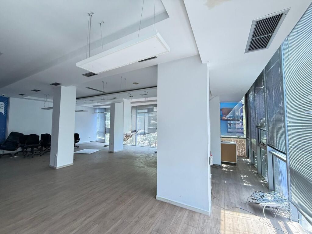 Ufficio in affitto a Xhamllik (ID BZ2992) Tirana