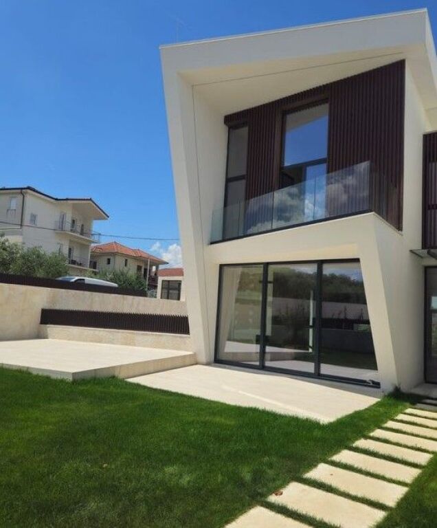 VILLA MODERNA IN VENDITA – MJULL -BATHORE