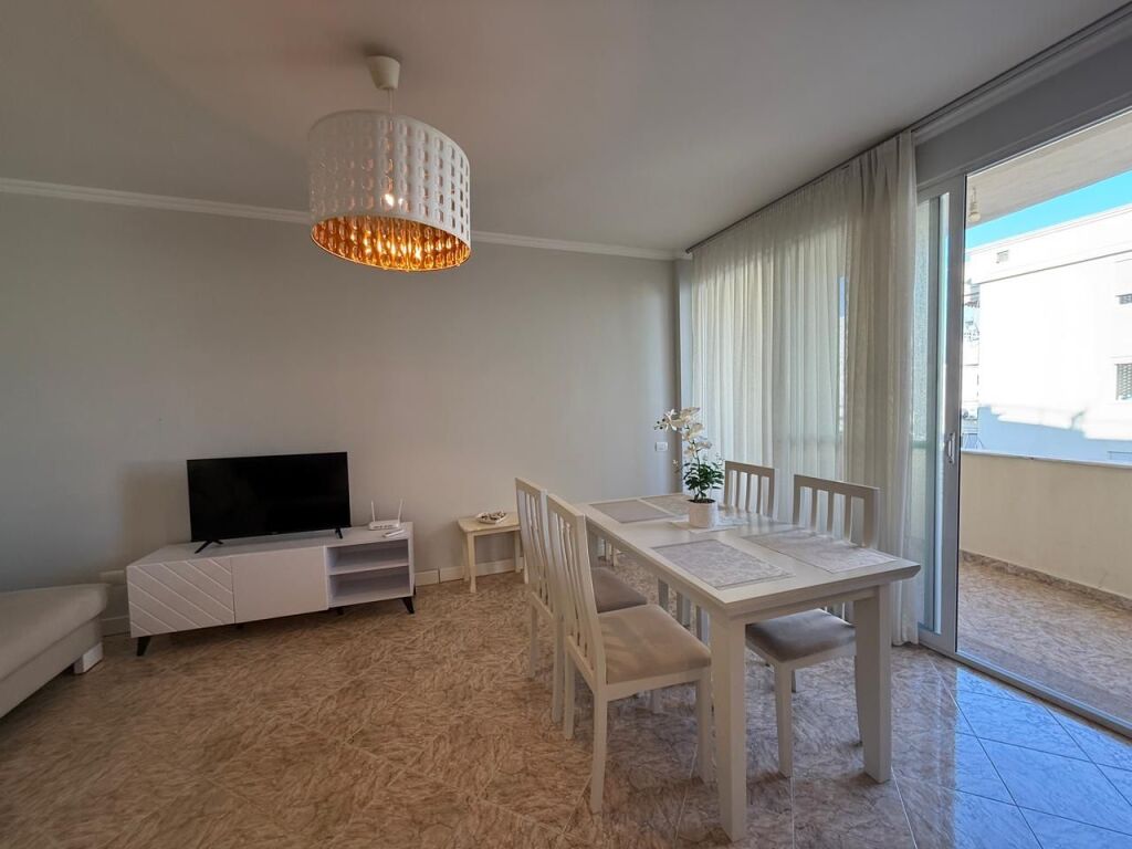 Shitet apartament 1+1