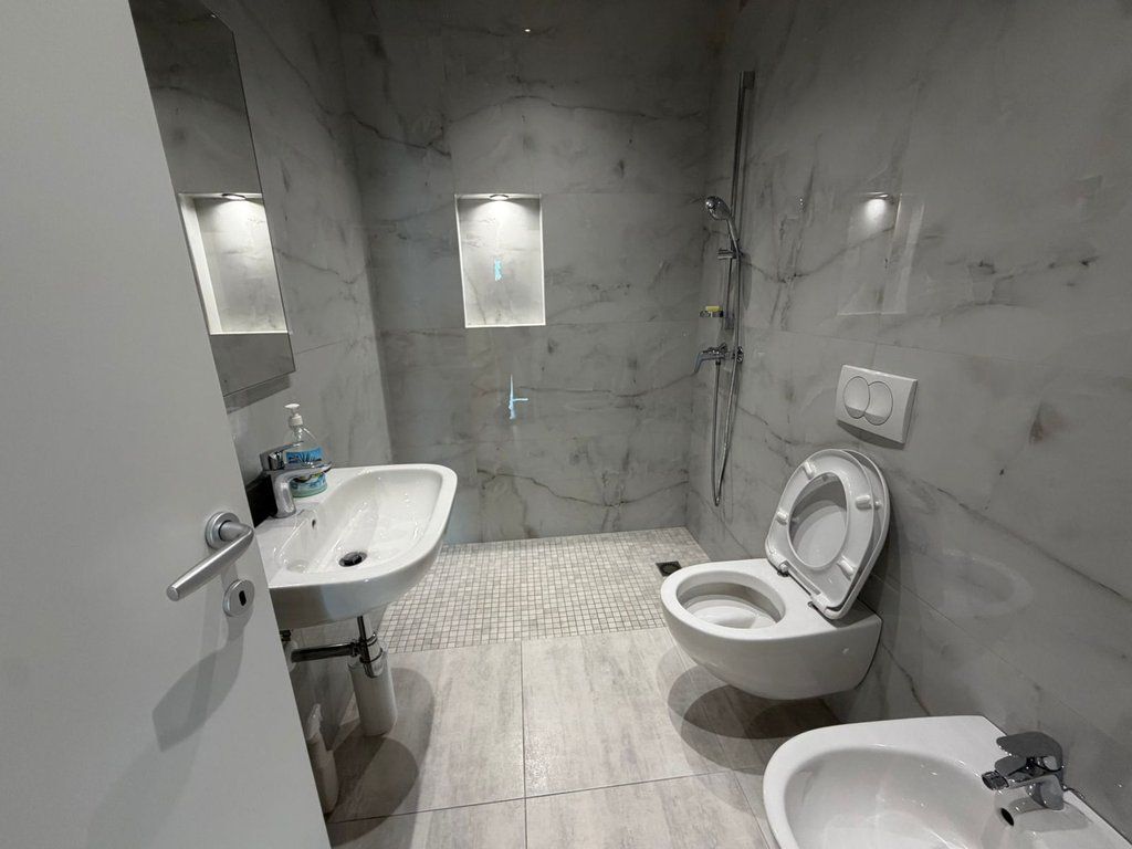 Gjimnazi Sami Frashëri, Japim me qira apartament 2+1+ Parkim