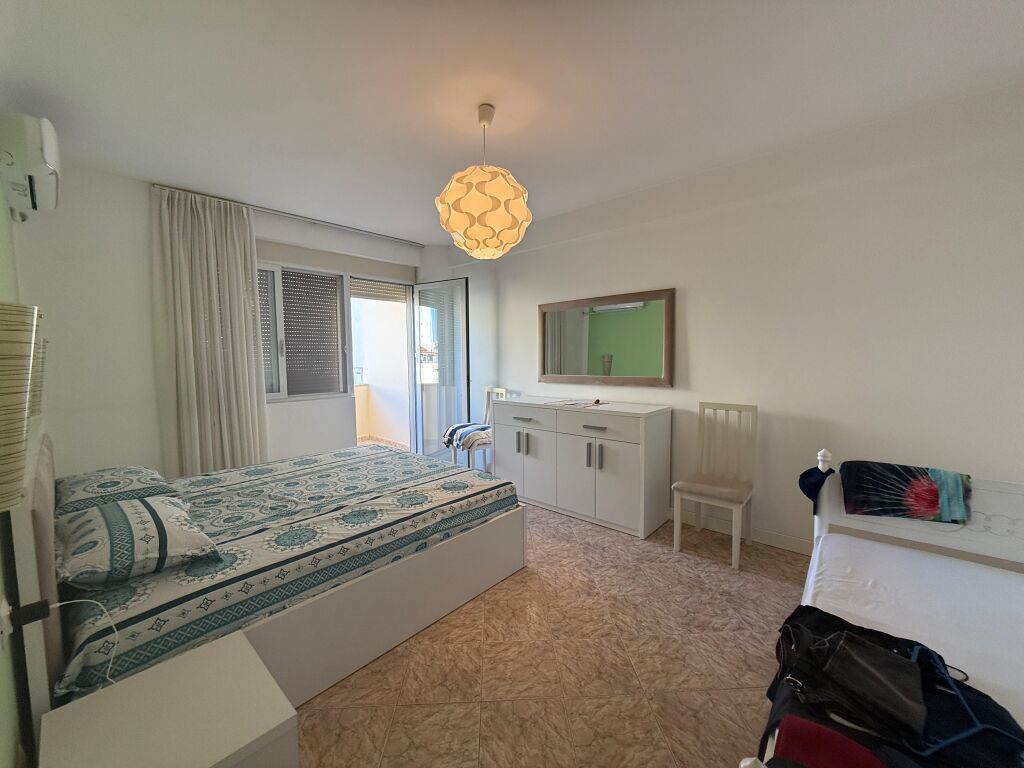 Shitet apartament 1+1