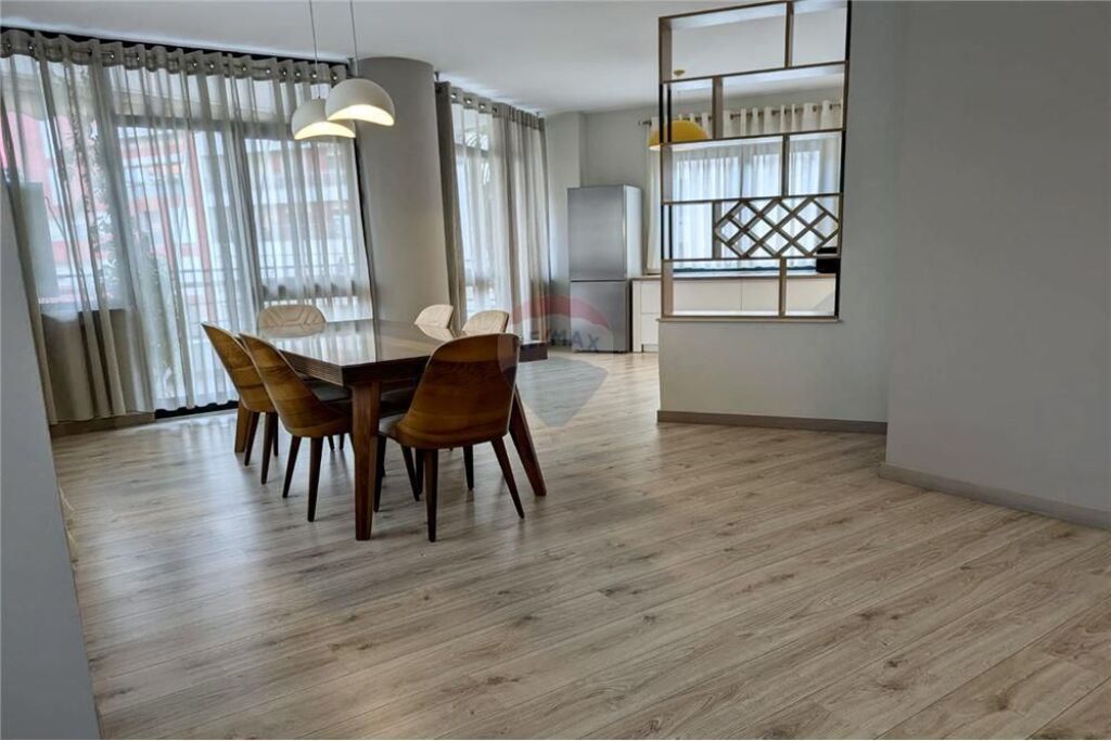 Apartament 3+1+3+Parkim me qera Liqeni Artificial