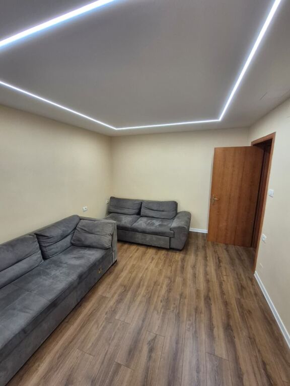 Jepet zyre me qira tek Ish Blloku , Rruga Nikolla Tupe , prane Gaxha’s Law Studio.
