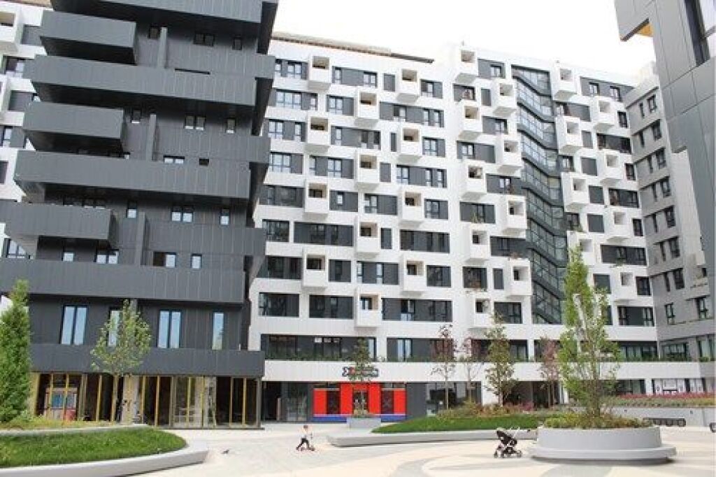 Commercial space for rent at Square 21 Complex, Kavaja Street!
