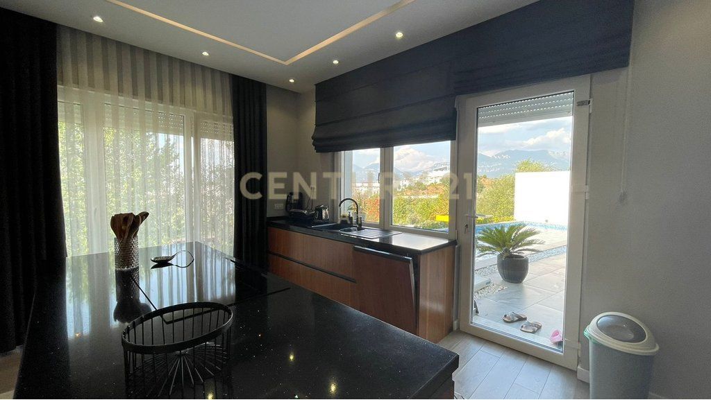 VENDIAMO, VILLA PREMIUM con PISCINA, RESIDENZA KODRA E DIELLIT 2