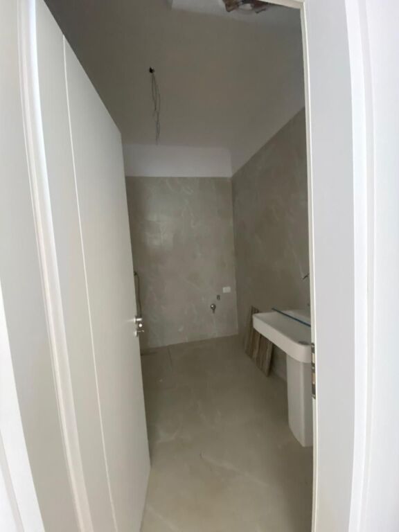 🏢 JEPET ME QIRA – ZYRË 📍 Komuna e Parisit, pranë Kompleksi KIKA 2