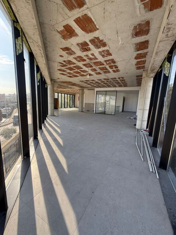🏢 Edificio Commerciale in Affitto – Autostrada Tirana–Durazzo (vicino alla Dogana)