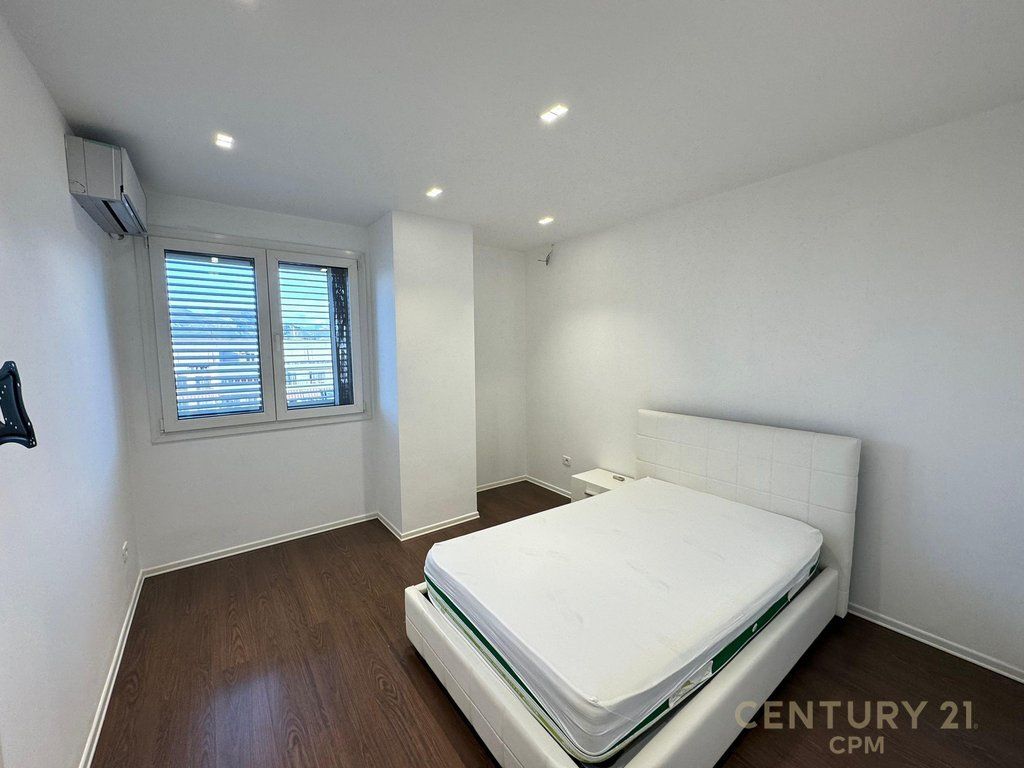 JAPIM PER QIRA APARTAMENT 2+1+2 PRANE KRISTAL CENTER! bot143268
