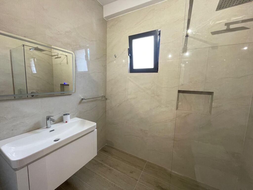 Luxe Apartament 2+1 me qira në Vlorë