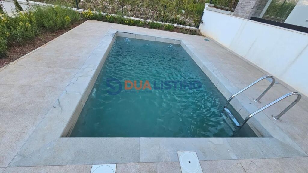 Individual villa with swimming pool for sale, in Drimadhë.