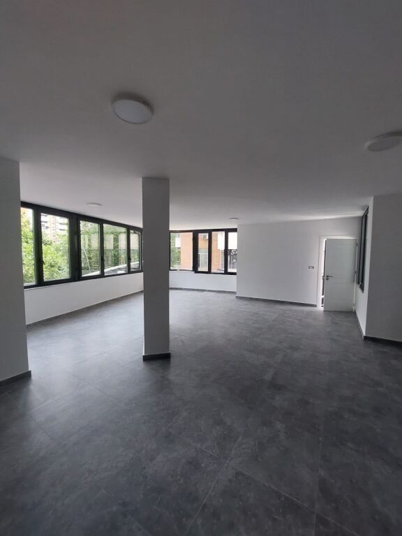 UFFICIO IN AFFITTO 150 M2 STRADA DI KAVAJA