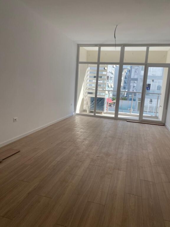 🏢 JEPET ME QIRA – ZYRË 📍 Komuna e Parisit, pranë Kompleksi KIKA 2