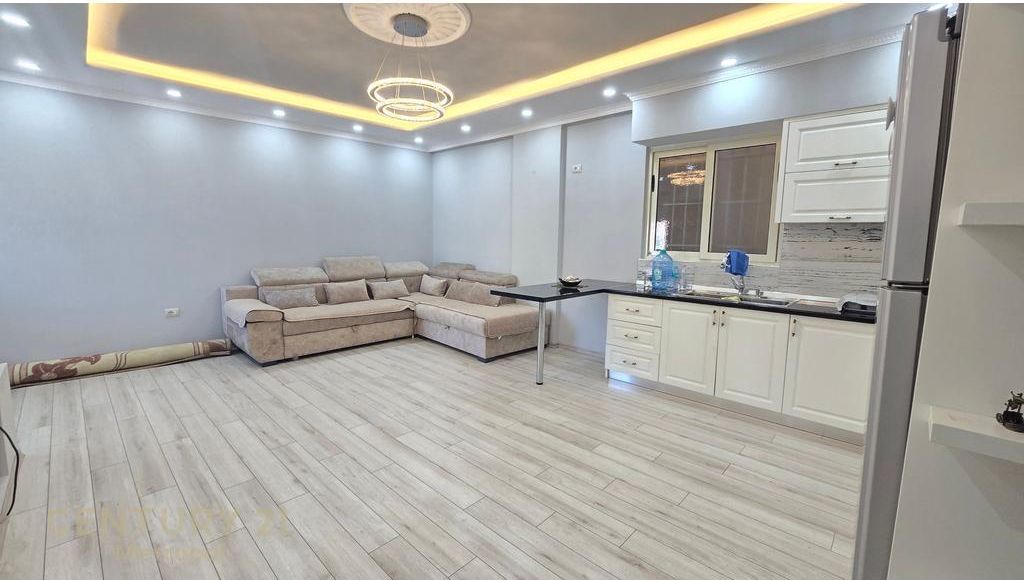We rent a 2+1 apartment in Fresk, at the beginning of Dalip Topi street!
