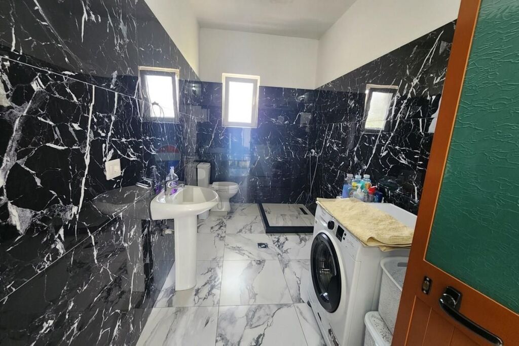 Private house - For Sale - Balldre i ri, Lezhë