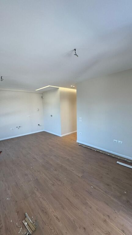 Affittasi ufficio appartamento 2+1+2 + veranda con una superficie di 100 m², nel complesso Green Harmony, Porcelan.